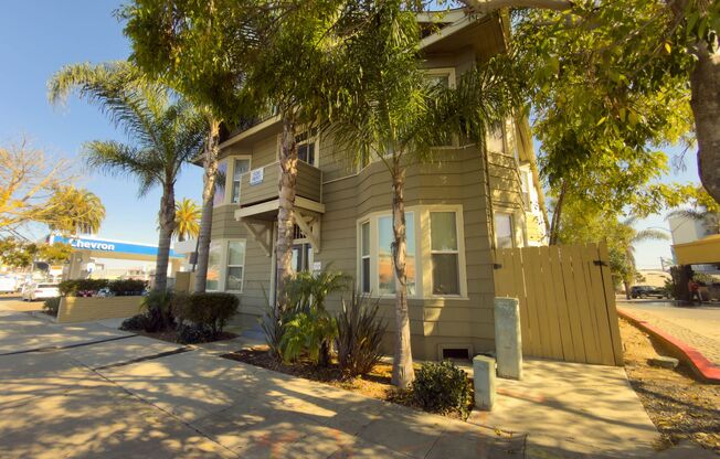Park Blvd Apartments | Studio living in Walkable Vibrant Neighborhood near The Boulevard!