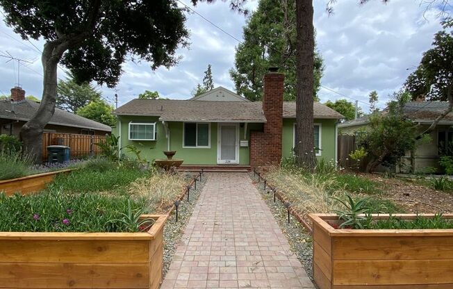 Charming 3 Bed, 1 Bath Home in Menlo Park's Desirable Willows