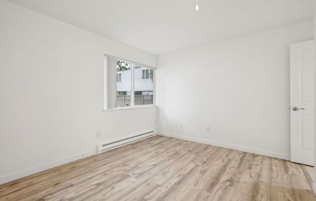 2 beds, 1 bath, 930 sqft, $1,695, Unit O7