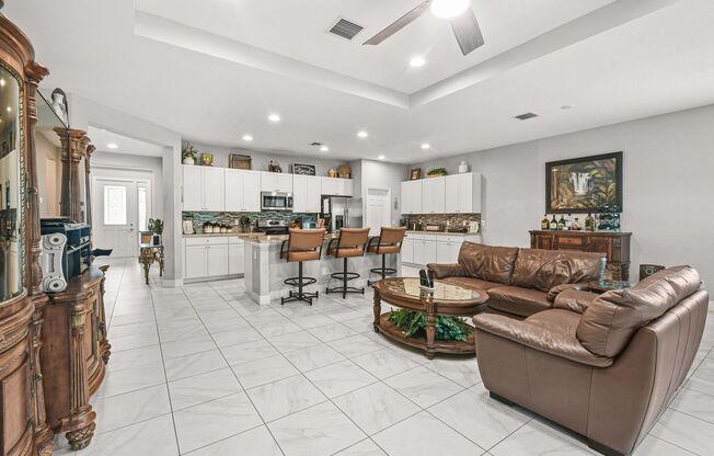 3 BR 2 BA 2 CG rental located in the gated community of Vizcaya Falls
