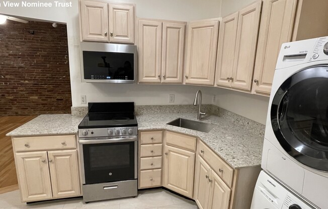 1 bed, 1 bath, $2,700, Unit 1R