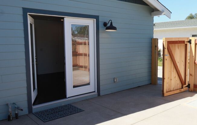Private 1BR w/ Parking & Patio – Prime Location.