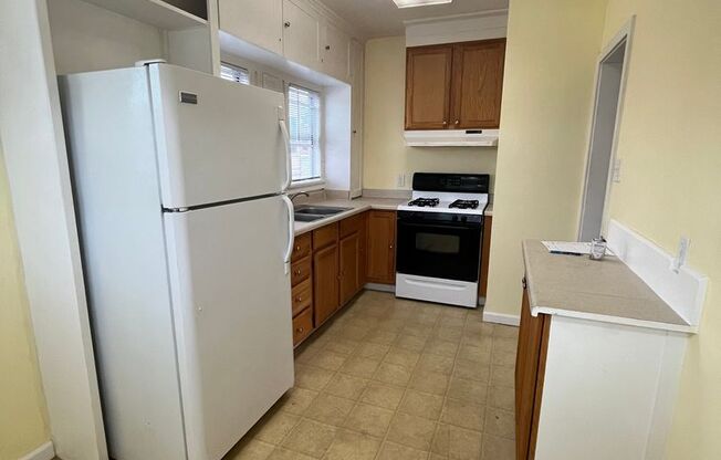 1 bed, 1 bath, 450 sqft, $1,600, Unit 827