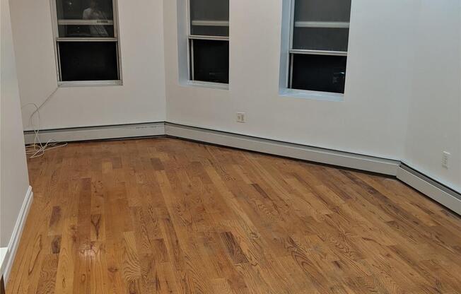 1351 PUTNAM AVE