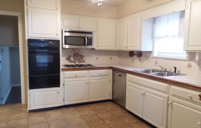 3 beds, 2.5 baths, $1,700