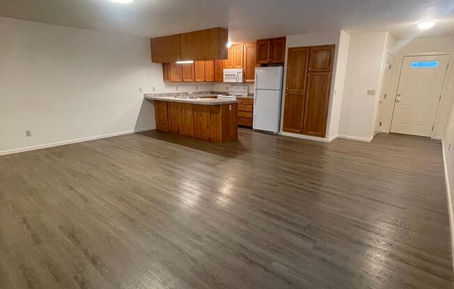 3 beds, 2 baths, $1,995, Unit 893