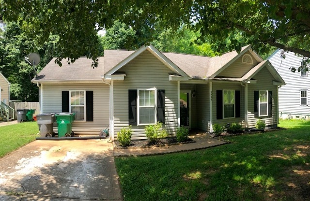 Updated 3 bed 2 bath near National Whitewater Center and CLT airport!