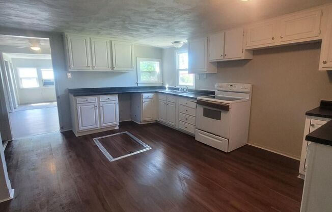 2 beds, 1 bath, $795