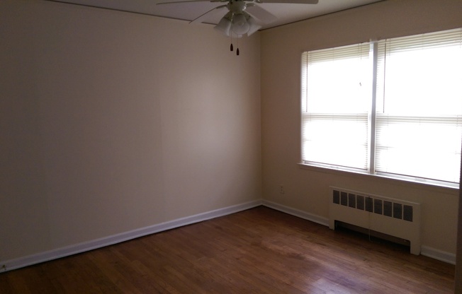 1 bed, 1 bath, $850, Unit 15