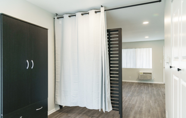 2 beds, 1 bath, 750 sqft, $2,198, Unit 220