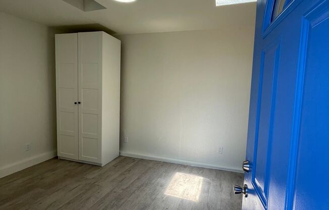 2 bedroom/1 Bath Upper Unit