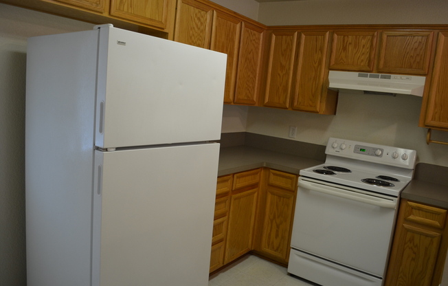 2 beds, 1 bath, 1,033 sqft, $925, Unit Unit B - STILL OCCUPIED BY RESIDENT