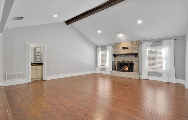 Stunning 4-Bed 3-Bath Home with a Pool, Near Stone Oak & Airport – Prime Location & Comfort!