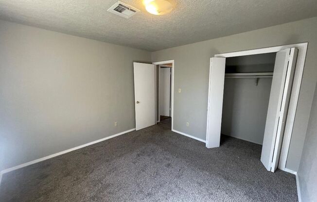 2 beds, 1 bath, $925