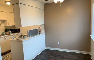 1 bed, 1 bath, 740 sqft, $1,300, Unit LP10