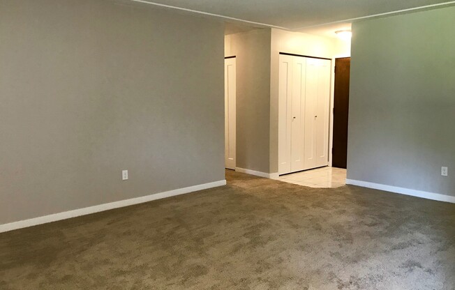 2 beds, 1 bath, 912 sqft, $1,525, Unit 1950306R