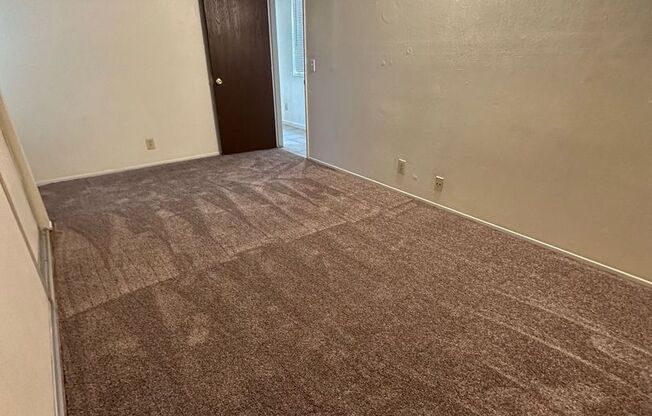 2 beds, 1 bath, $1,095