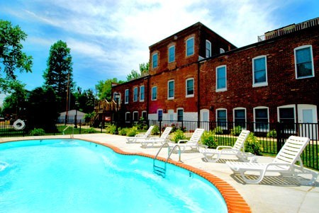 2 beds, 1 bath, 818 sqft, $1,500, Unit T