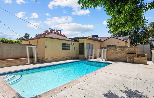 17501 VICTORY BLVD