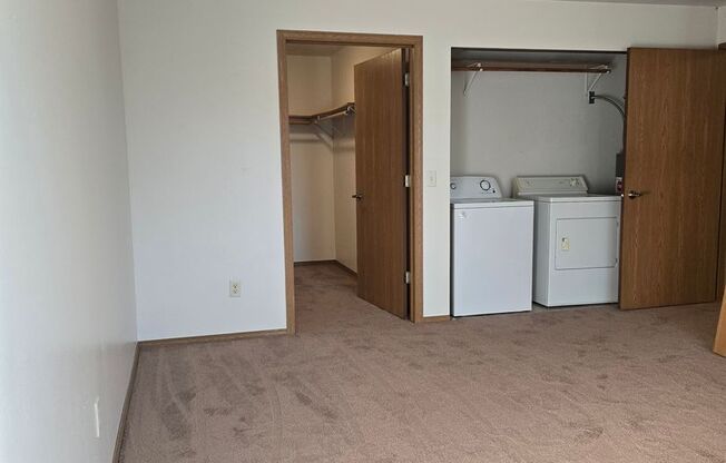 2 beds, 1 bath, 1,010 sqft, $1,279, Unit PL   2205
