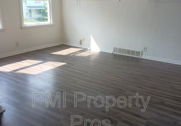 5658 N 61 ST