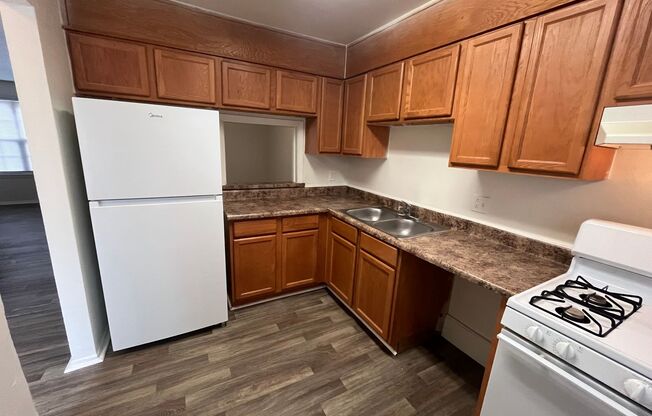 3 beds, 1.5 baths, 1,202 sqft, $1,480, Unit 648