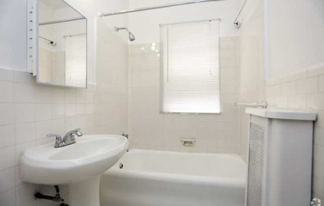 The Edison apartments bathroom