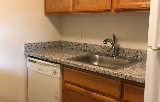 2 beds, 1 bath, 669 sqft, $1,345, Unit 47