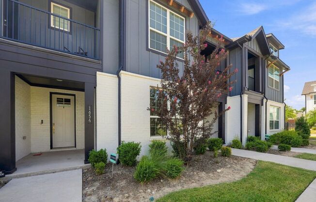 Upgraded 3-Bedroom Townhome in Allen with Modern Finishes & Private Balcony