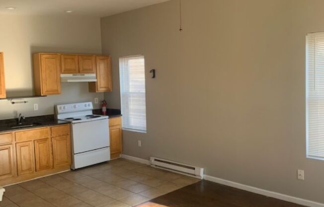 1 bed, 1 bath, $925, Unit 3rd Floor