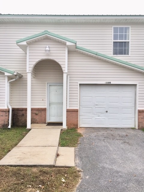 Cute 2 Bedroom 2.5 Bath 1 Car Garage Property for Rent!