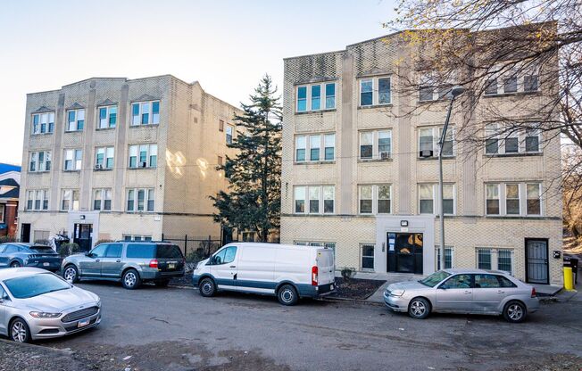 1123 E 81 ST