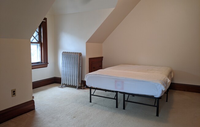 588 HURON AVE
