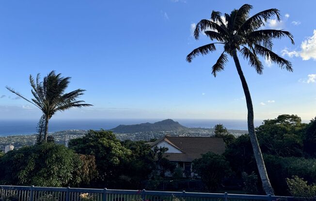 Maunalani Heights - Renovated 4 bedroom, 3 bath single family home