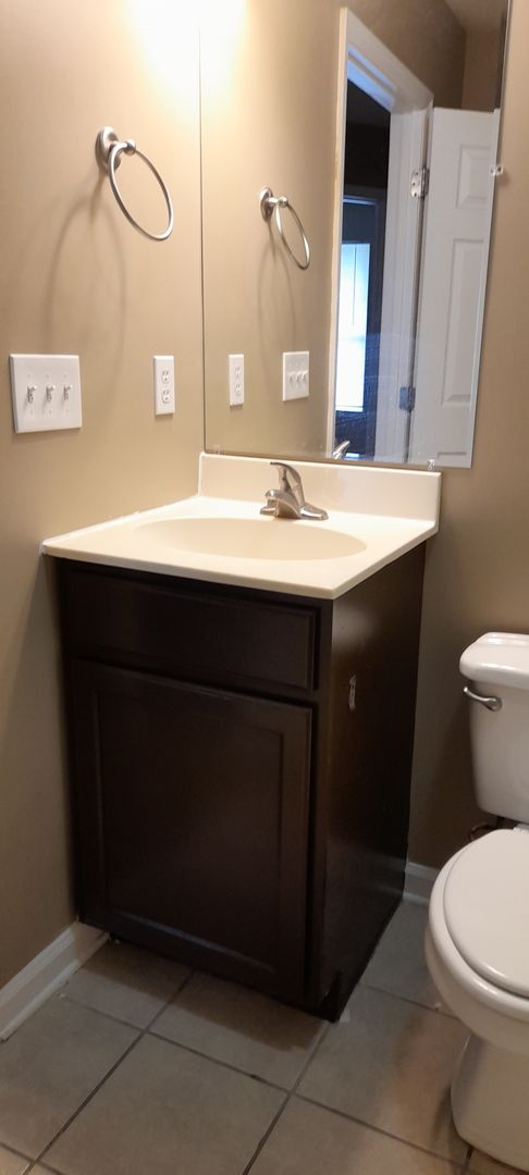 3 beds, 2.5 baths, 1,320 sqft, $1,400, Unit 1491 Shelby Circle