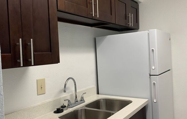 1 bed, 1 bath, 640 sqft, $980, Unit 2409