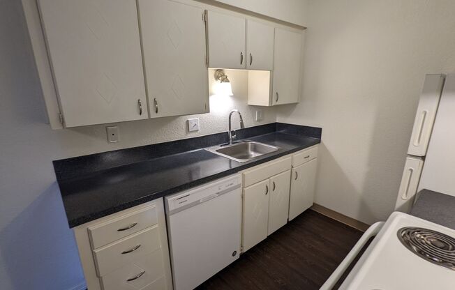 2 beds, 2 baths, 900 sqft, $1,575, Unit #01