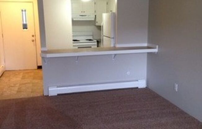 2 beds, 1 bath, 785 sqft, $1,200, Unit D201