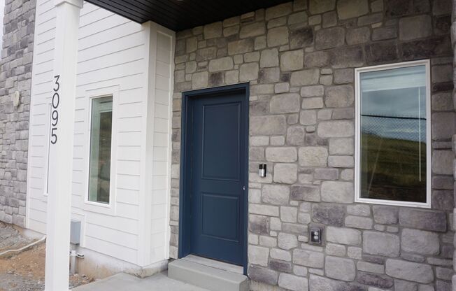 Layton Townhome 3 Bed 2.5 Bath