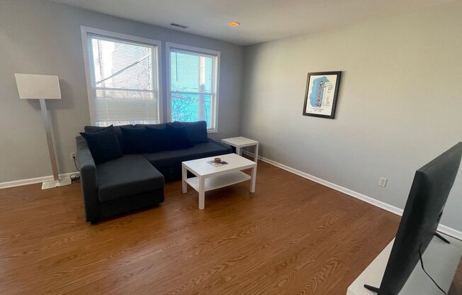 1 bed, 1 bath, $1,200, Unit 3