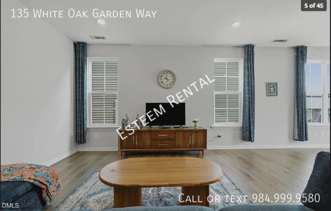 135 WHITE OAK GDN WAY