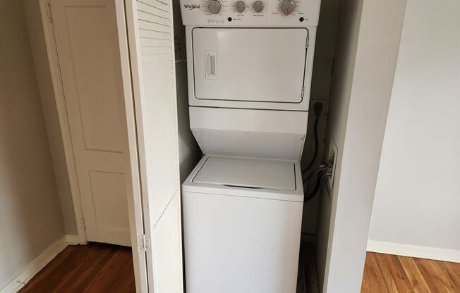 2 beds, 1 bath, 897 sqft, $2,335, Unit E-17