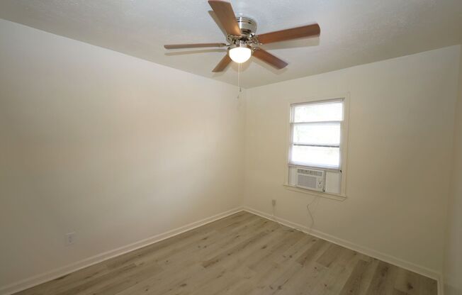 2 beds, 1 bath, $850, Unit # HVP