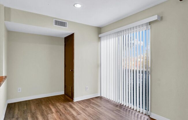 1 bed, 1 bath, 720 sqft, $999