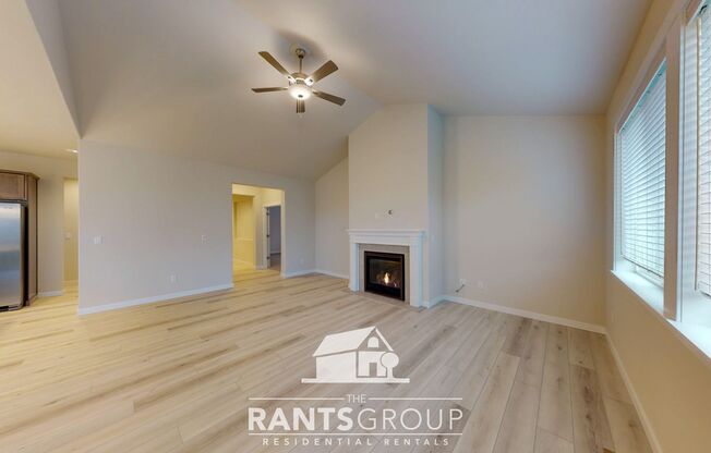 Beautiful Home! Easy JBLM commute!