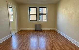 2 beds, 1 bath, $1,095, Unit H4