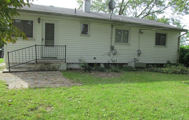 3 beds, 1 bath, $1,200