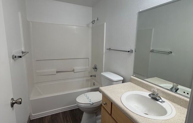 2 beds, 2 baths, $1,625, Unit 28