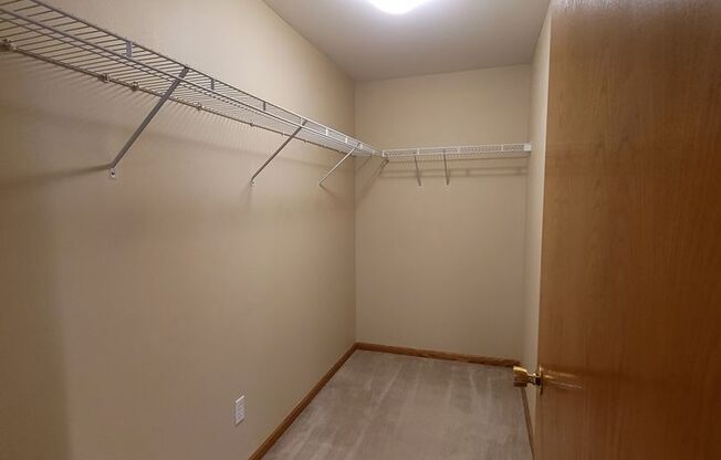 2 beds, 1 bath, $950