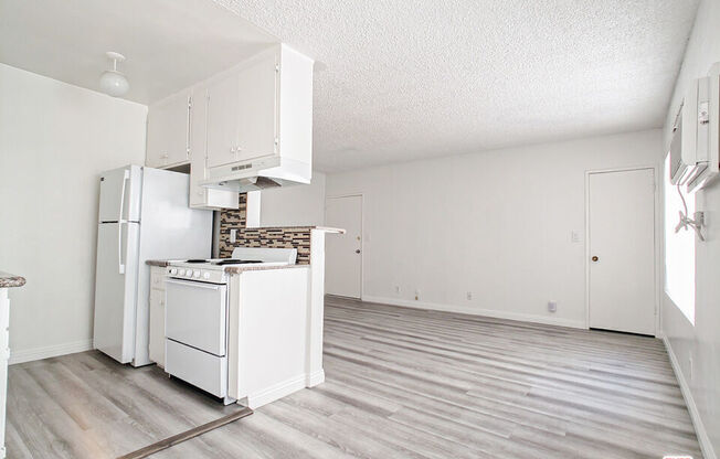 2 beds, 1 bath, 950 sqft, $2,550, Unit 7